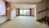 Geräumiges Wohnzimmer - 5 Zimmer Reihenendhaus zum Kaufen in Kaltenkirchen