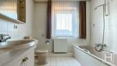 Großes Badezimmer im Dachgeschoss - Reihenendhaus mit 116,50 m² in Kaltenkirchen zum Kaufen
