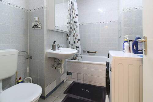 Badezimmer - 2 Zimmer Einfamilienhaus zum Kaufen in Nürnberg