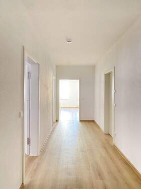 Flur - Etagenwohnung mit 127,00 m&sup2; in Schrobenhausen zur Miete