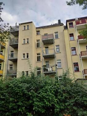 Hausrückseite mit Balkonen.jpg - 