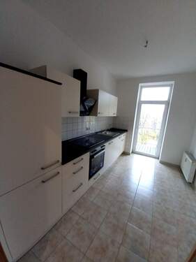 Küche mit Einbauküche.jpg - 2 Zimmer Etagenwohnung zur Miete in Chemnitz