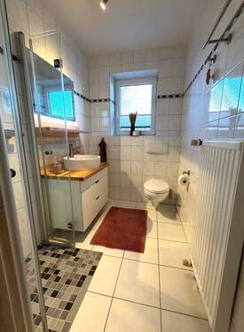 Gäste-WC mit Dusche EG - 