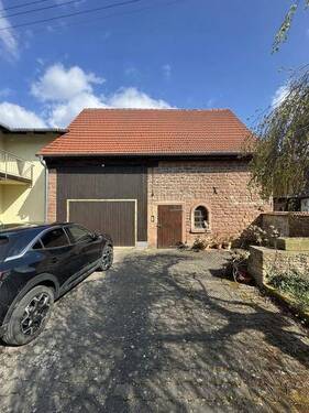 7 Hof mit Scheune Garage und Stall - 
