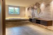 Wellnessbereich mit Jacuzzi im UG - 