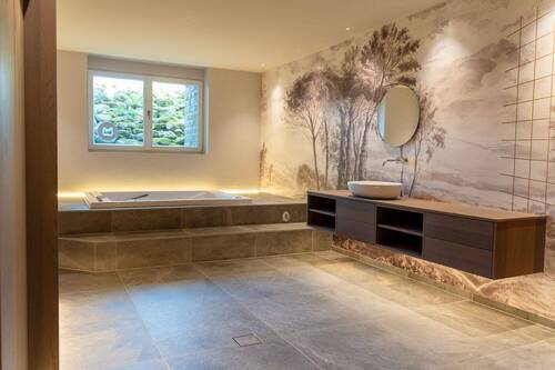 Wellnessbereich mit Jacuzzi im UG - 