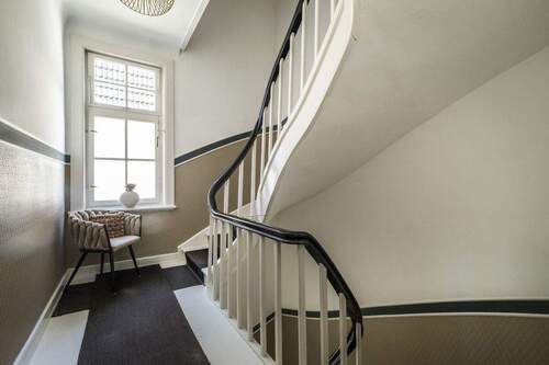 stilvolles Treppenhaus auf allen Ebenen - 