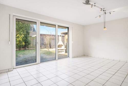 Wohnzimmer - 5 Zimmer Doppelhaushälfte zum Kaufen in Tespe