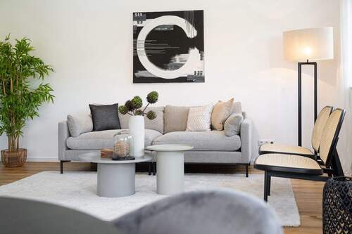 Wohnzimmer - Großzügig, modern, lichtdurchflutet: Ideale 3-Zimmer-Wohnung nahe Perlacher Forst -sofort beziehbar!