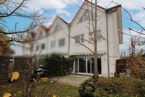 Gartenansicht - Modernisiertes Reiheneckhaus in Babenhausen - Gartenidylle und eigene Tiefgarage inklusive