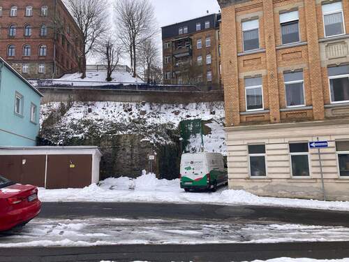 Stellplätze und Garage - 