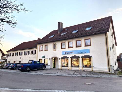 Vorderansicht - Wohn- und Geschäftshaus mit Garagen, Carports und Stellplätze