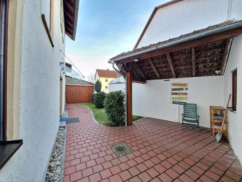 Innenhof - 1 Zimmer Mehrfamilienhaus, Wohnhaus in Gerolsbach