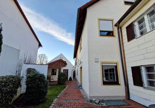 Innenhof - Mehrfamilienhaus, Wohnhaus in Gerolsbach zum Kaufen