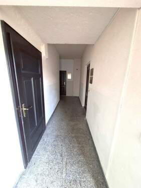 Treppenhaus unten.jpg - 