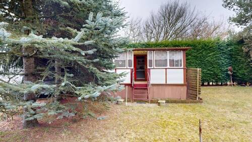 Blick auf Wohnwagen - 3 Zimmer Bungalow in Micheln