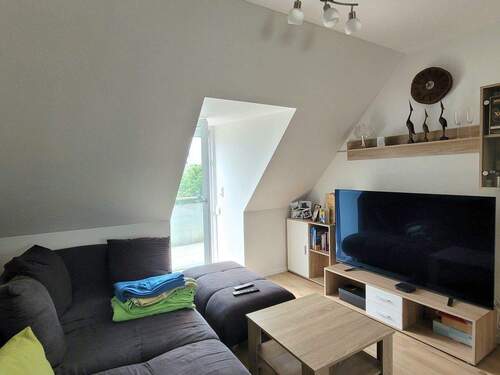 Wohnzimmerbereich - 2 Zimmer Etagenwohnung zum Kaufen in Regensburg / Schwabelweis
