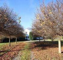 Wohnhaus mit Kirchengebäude und herrlichem Grundstück, Stellplätze, zur gewerblichen oder privaten Nutzung, Meißner-Abterode