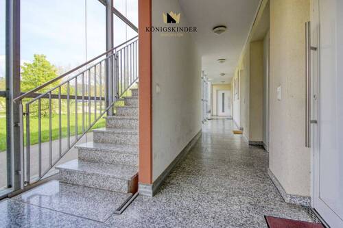 gepflegtes Treppenhaus - 2 Zimmer Etagenwohnung in Freiburg im Breisgau