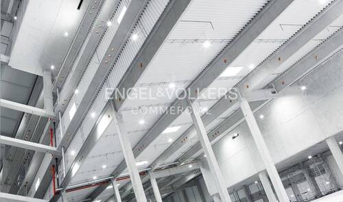 Beispiel - Autolackiererei -werkstatt mit einer großzügigen Freifläche