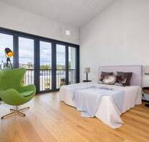 Urban, modern, großzügig: 3,5-Zimmer-Galeriewohnung mit 