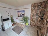 Bad mit Wanne und Dusche - 