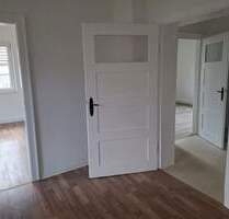 2-Raum-Whg., Bad mit Fenster, Badewanne incl. Dusche, neu renoviert auch für ALGBüGe mögl. - Seifhennersdorf
