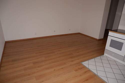 Wohnzimmer - 2 Zimmer Etagenwohnung zur Miete in Chemnitz