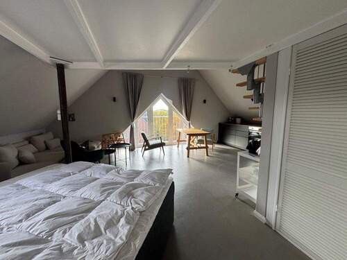 Blick ins Zimmer - 1 Zimmer Etagenwohnung zur Miete in Hamburg