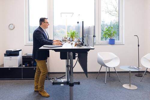 Höhenverstellbare Schreibtische - Büro in Friedrichshafen zur Miete