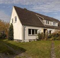 Eine Doppelhaushälfte zum sanieren auf großem Grundstück - Appen Dorf