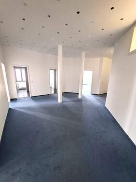 freundlicher Eingangsbereich - ATTRAKTIVE BÜROEINHEIT AUF DEM KASSBERG!