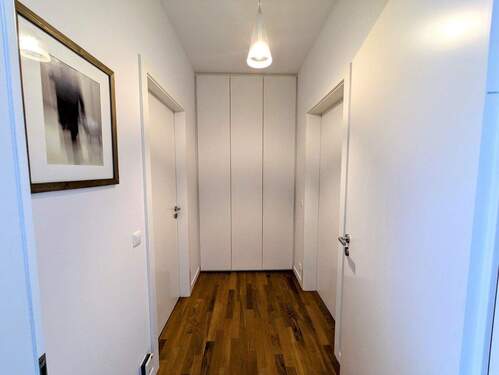 Flur mit Einbauschrank - 