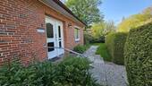 Hauseingang mit Vorgarten - 