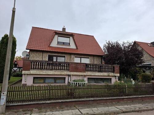 Vorderansicht - 5 Zimmer Einfamilienhaus zum Kaufen in Aschersleben