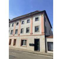 Saniertes Dreifamilienhaus im Ortskern von Ellingen !