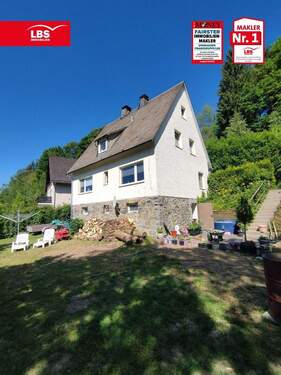 Ansicht - Idyllisches Zweifamilienhaus auf großzügigem Grundstück