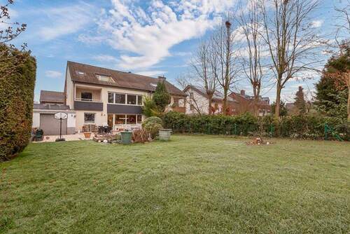 Gartenansicht - 8 Zimmer Mehrfamilienhaus, Wohnhaus in Pulheim