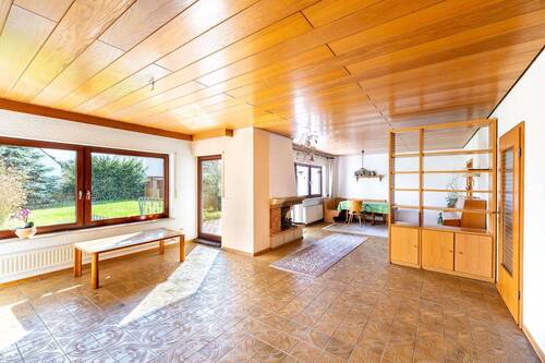 Wohnzimmer - 5 Zimmer Einfamilienhaus in Kirchheim am Neckar