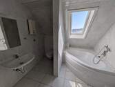 Badzimmer mit Eckbadewanne - 