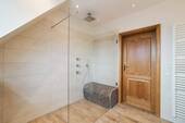 Modernes Duschbad im OG - 
