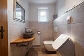Gäste-WC mit Fenster - 