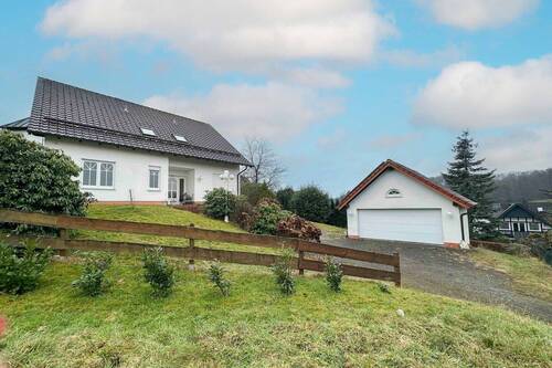 Straßenansicht - 8 Zimmer Einfamilienhaus zum Kaufen in Kürten