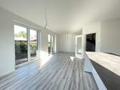 Blick in den Wohn- und Essbereich - 