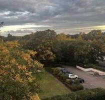 Herrenbach-Spickel: Perfekt geschnittene 3 Zimmer-Wohnung mit Fernblick, guter Lage und TG - Augsburg
