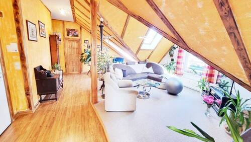 Wohnen 1 - -Großzügige Dachgeschoßwohnung sucht neuen Besitzer!-