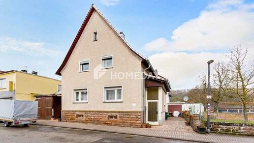 Außenansicht 2 - 8 Zimmer Mehrfamilienhaus, Wohnhaus zum Kaufen in Waldfischbach-Burgalben