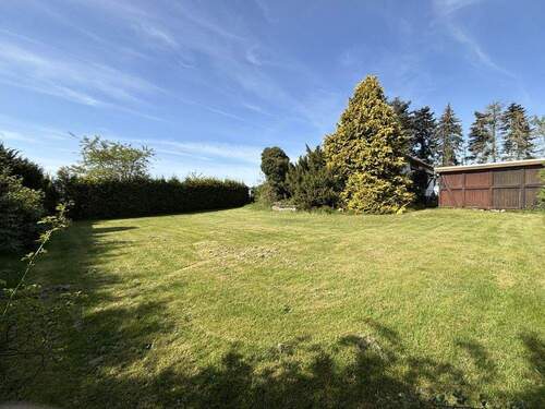 Viel Platz für einen Pool - 