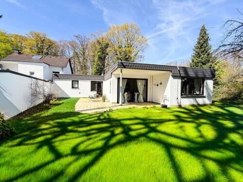 Rückansicht - Bungalow in ruhiger Waldrandlage