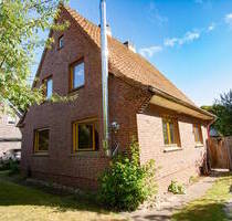 Familienfreundliches Haus mit Naturgarten, Dachterrasse und Entwicklungspotenzial - Burg (Dithmarschen)